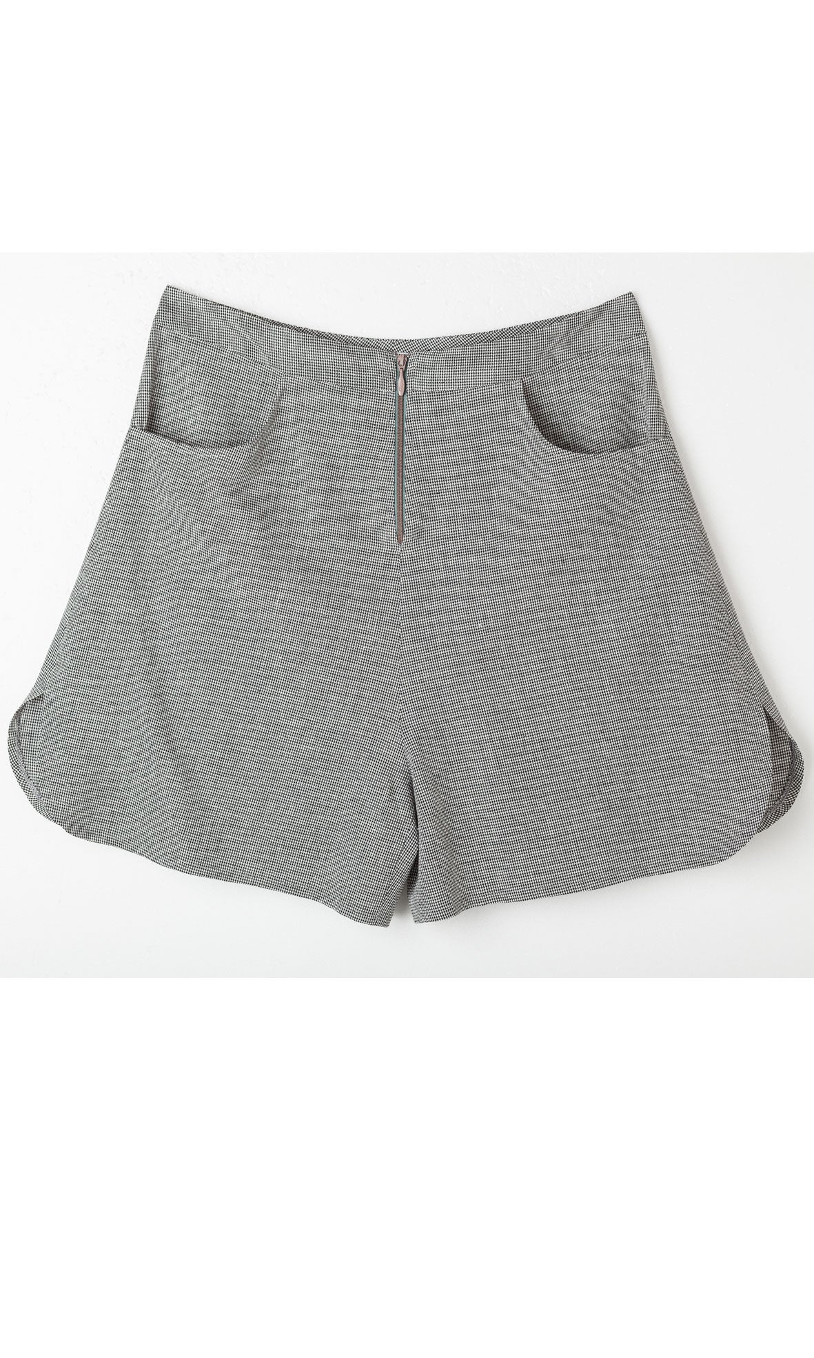 Cotton shorts with visible zip