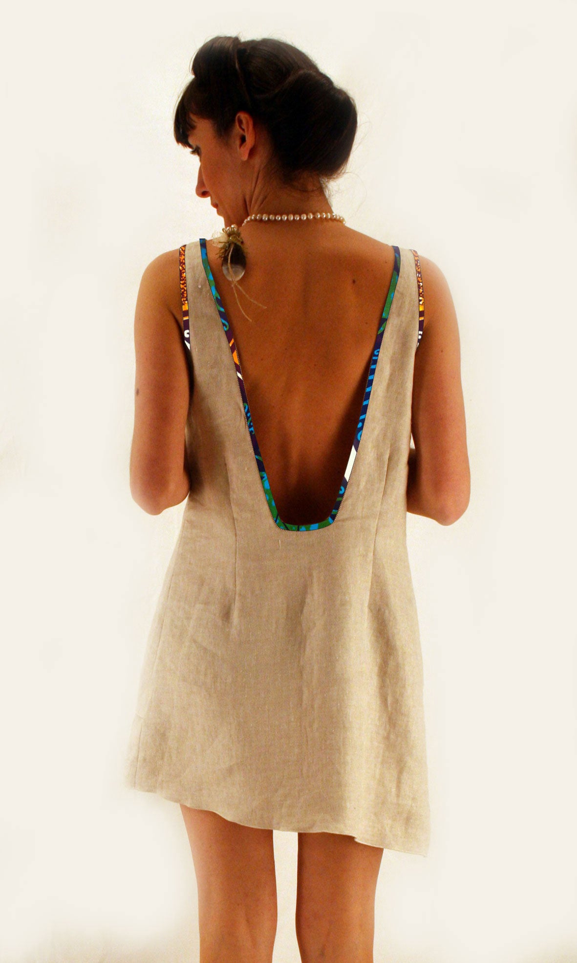 Linen dress with afro profiles with deep neckline at the back and asymmetric hem