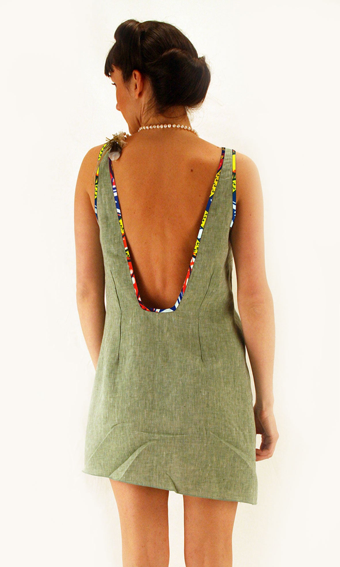 Linen dress with afro profiles with deep neckline at the back and asymmetric hem