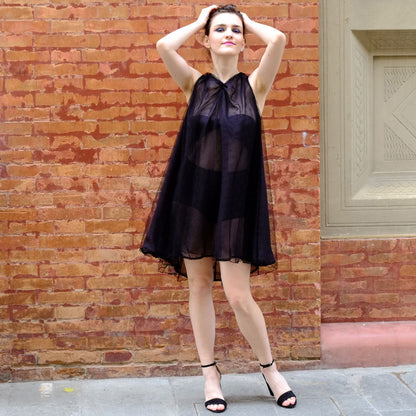 Abito in pizzo e fodera in seta trasparente, stile babydoll