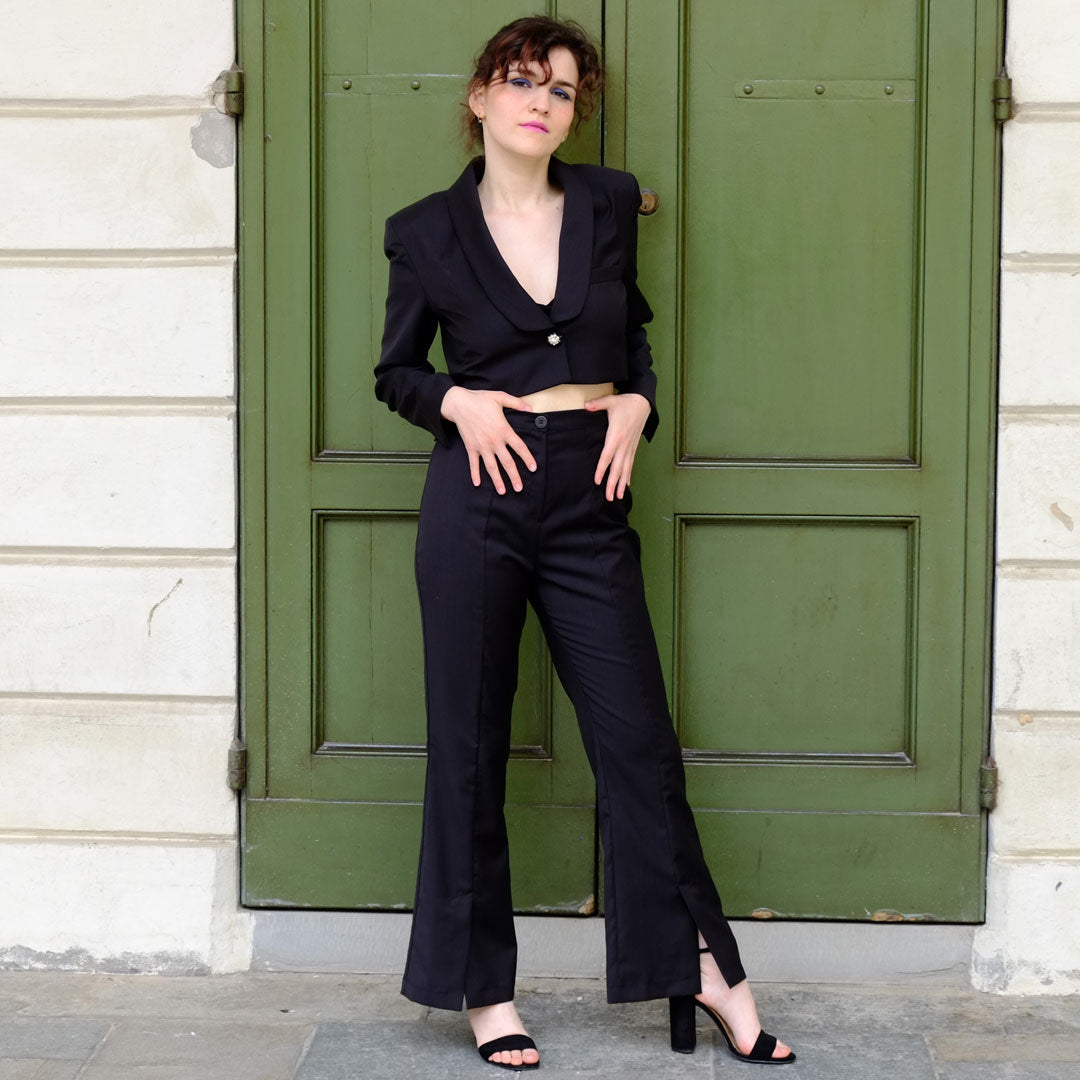 Tailleur in Fresco Lana, Giacca Cropped e Pantalone Kick Flare a Trombetta