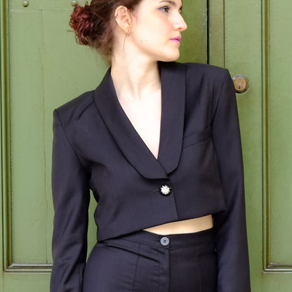 Tailleur in Fresco Lana, Giacca Cropped e Pantalone Kick Flare a Trombetta